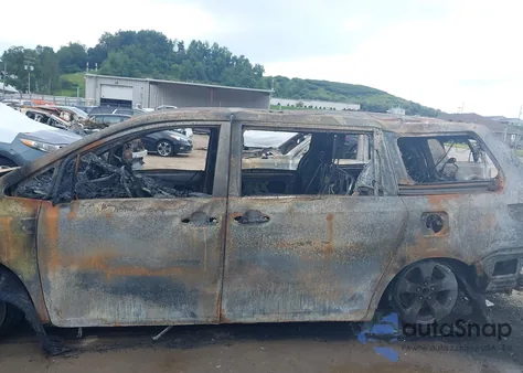 2012 Toyota Sienna Le V6 8 Passenger z USA, uszkodzony, nr VIN 5TDKK3DCXCS256821